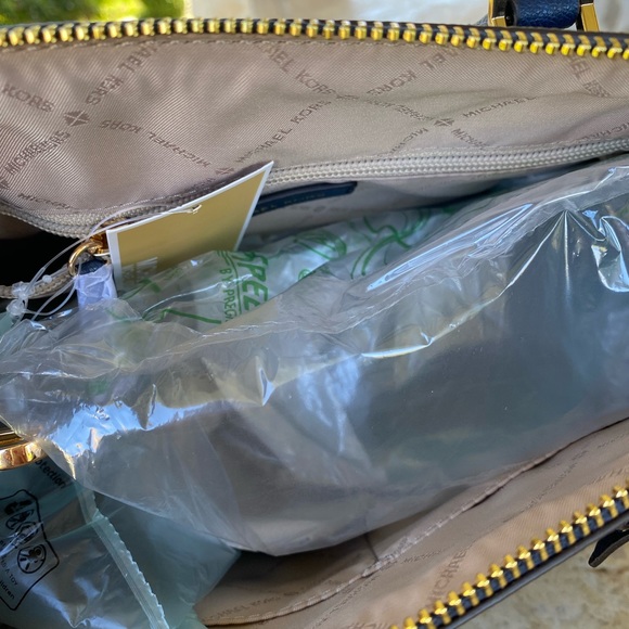 Michael Kors Charlotte Signature Satchel&wallet - Picture 8 of 14